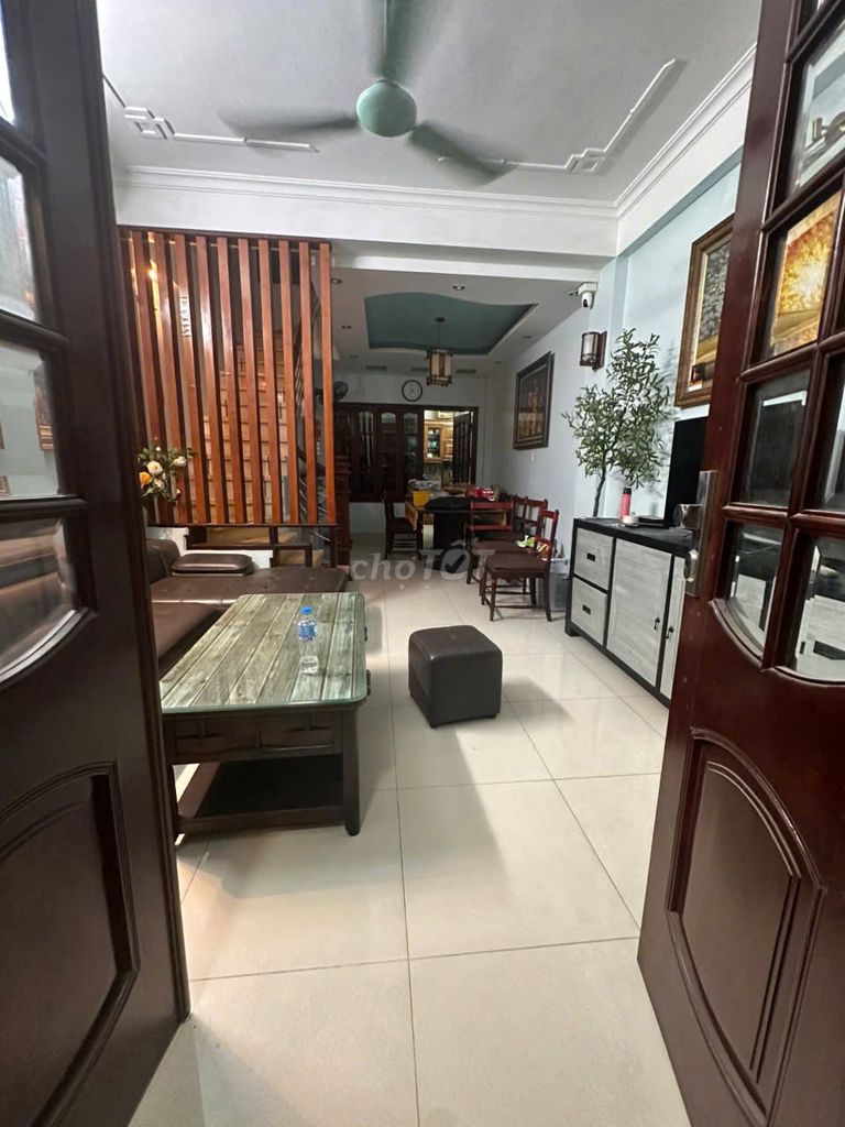 Rent a private house on Thanh Nhàn, Hai Bà Trưng, Hanoi