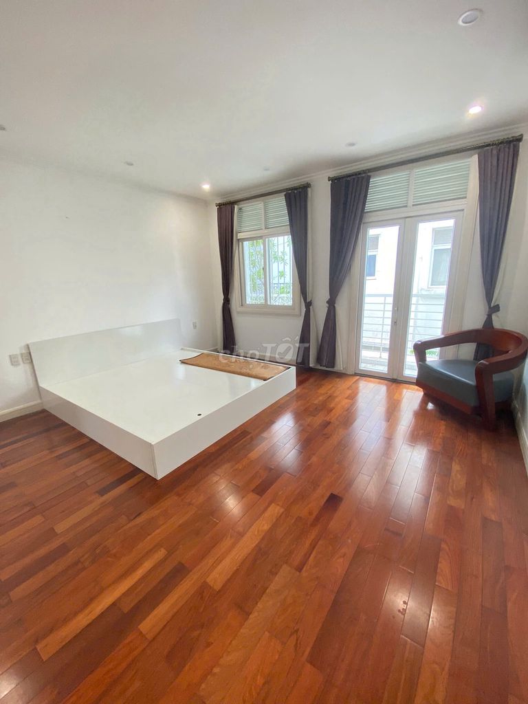 Rent the 210 m2-full place at Splendora