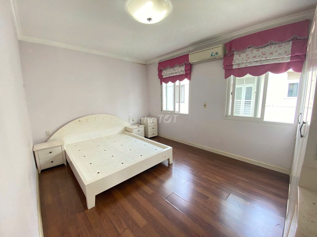 Rent the 210 m2-full place at Splendora