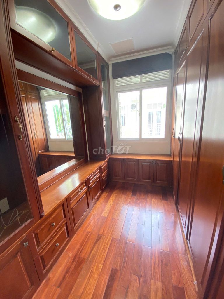 Rent the 210 m2-full place at Splendora