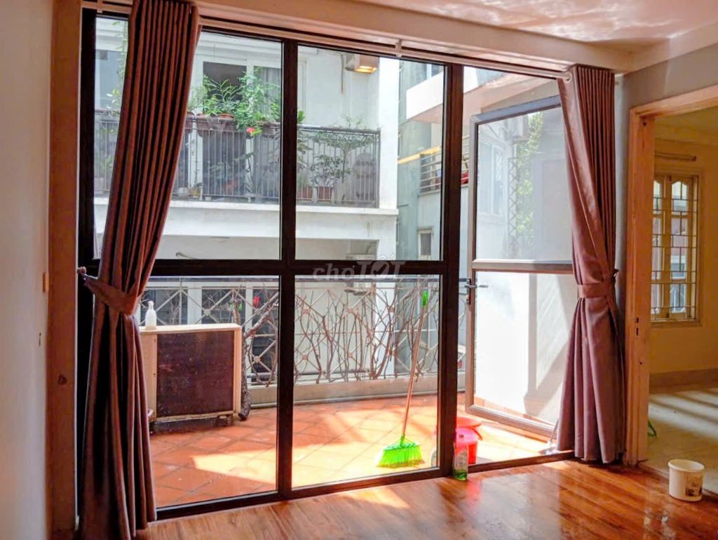 It's the owner of the Ngõ 11 Tô Ngọc Vân, 3 floors.