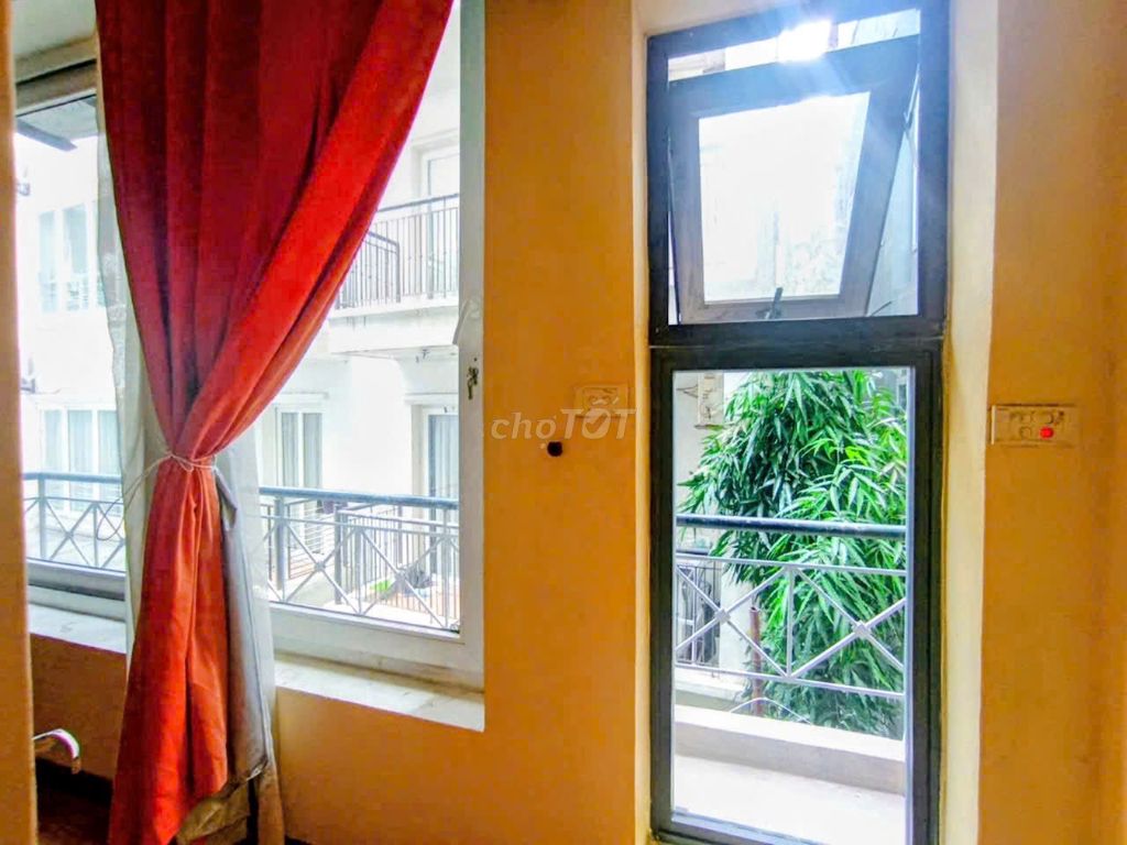 It's the owner of the Ngõ 11 Tô Ngọc Vân, 3 floors.