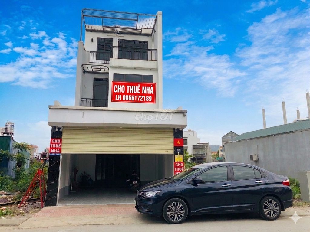 Rent a new original house at the NAM TIẾN fish market.