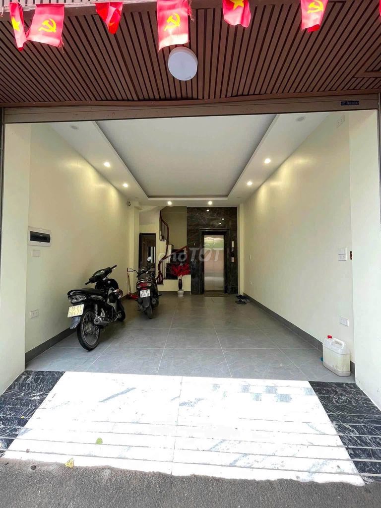 Rent a 36 m2 x 8 level view of the West Lake, du Saigon, Tây Hồ