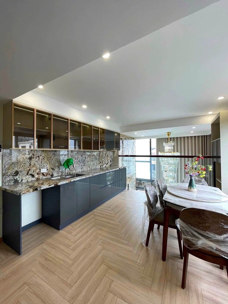 Rent a 36 m2 x 8 level view of the West Lake, du Saigon, Tây Hồ