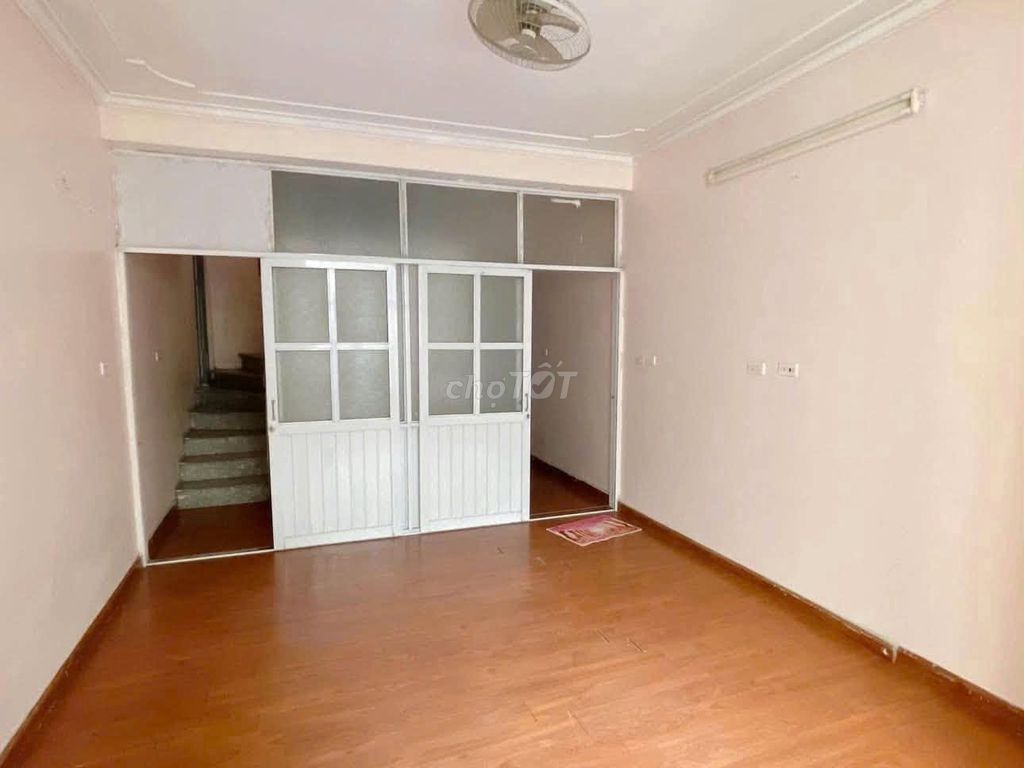 Rent the original house 35 m Bạch Đằng, Hai Bà Trưng, 5 floors.