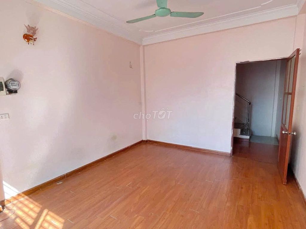 Rent the original house 35 m Bạch Đằng, Hai Bà Trưng, 5 floors.