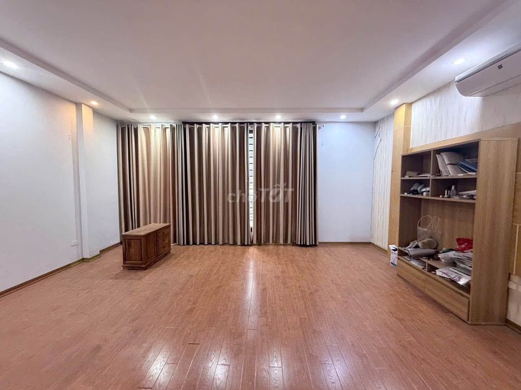 Rent a cash house 6.1 meters, 5 stories, 61-68 m/2/440, Thanh Xuân