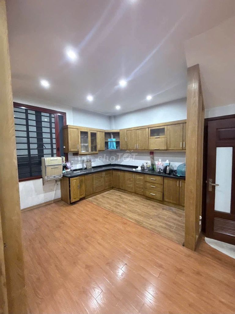 Rent a cash house 6.1 meters, 5 stories, 61-68 m/2/440, Thanh Xuân