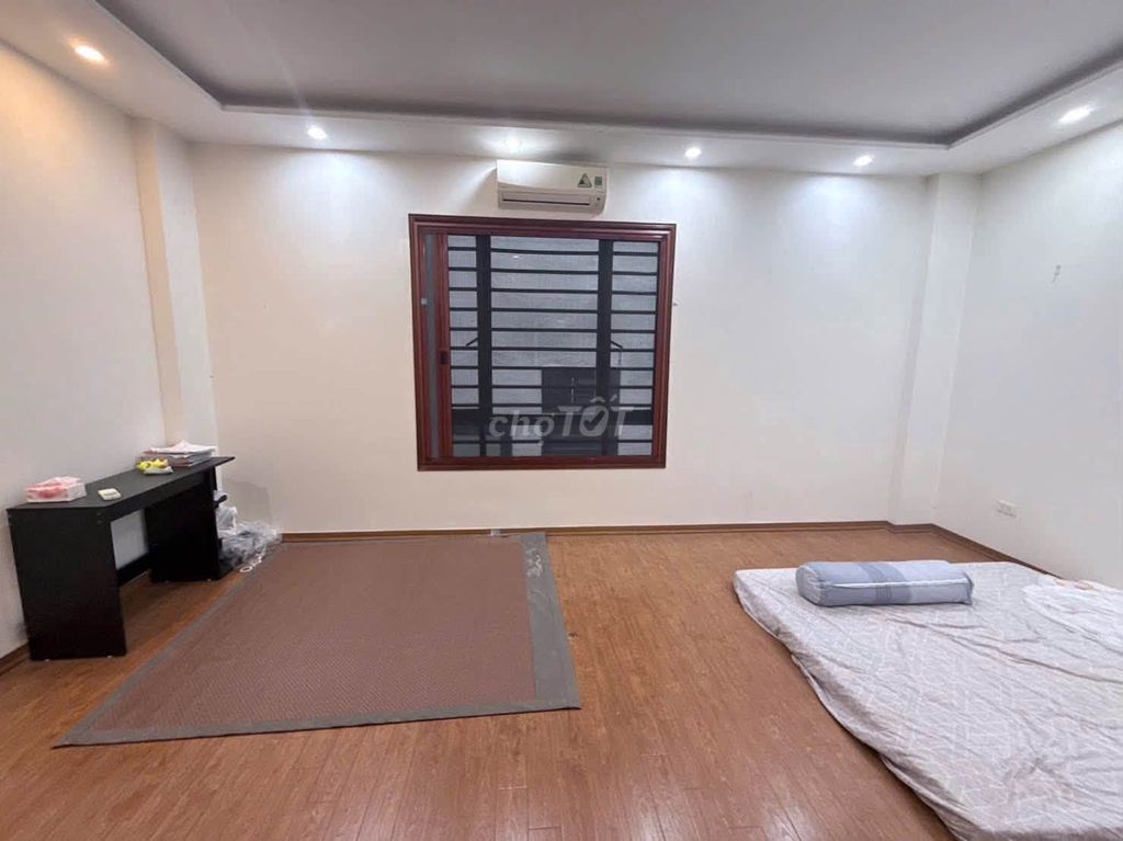 Rent a cash house 6.1 meters, 5 stories, 61-68 m/2/440, Thanh Xuân