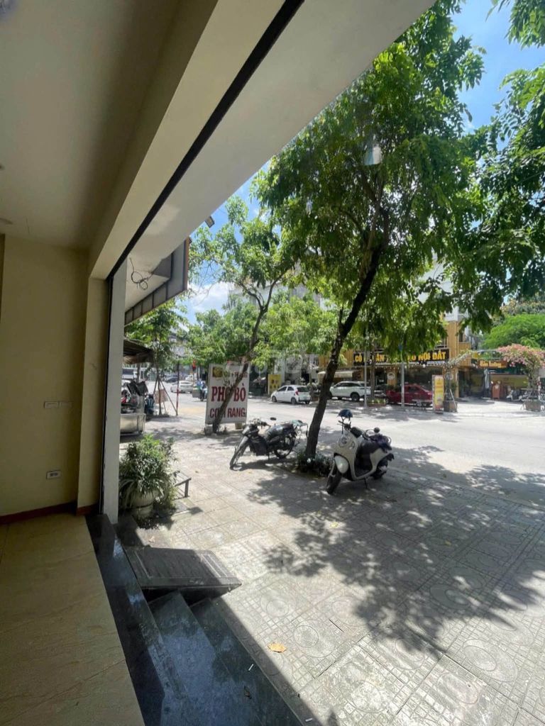 Rent a four-story house in 10 meters of Tố Hữu, Nam Từ Liêm.