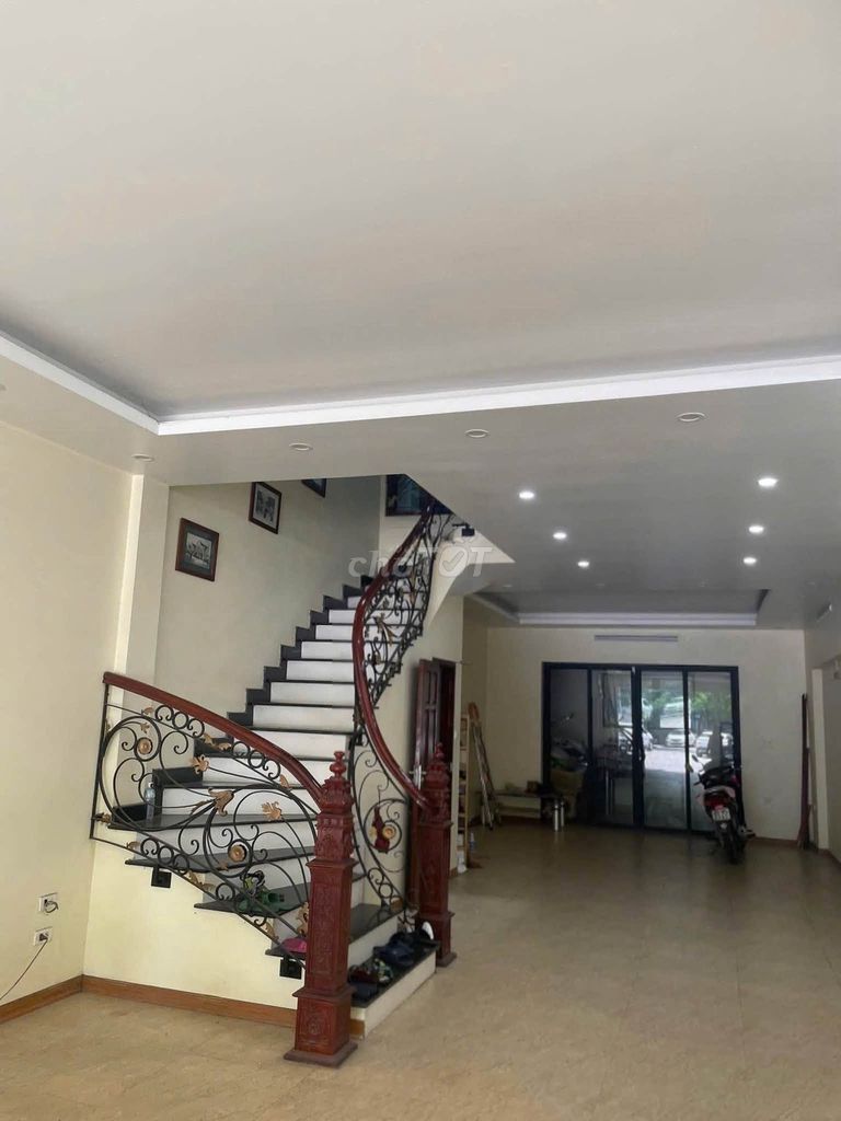 Rent a four-story house in 10 meters of Tố Hữu, Nam Từ Liêm.