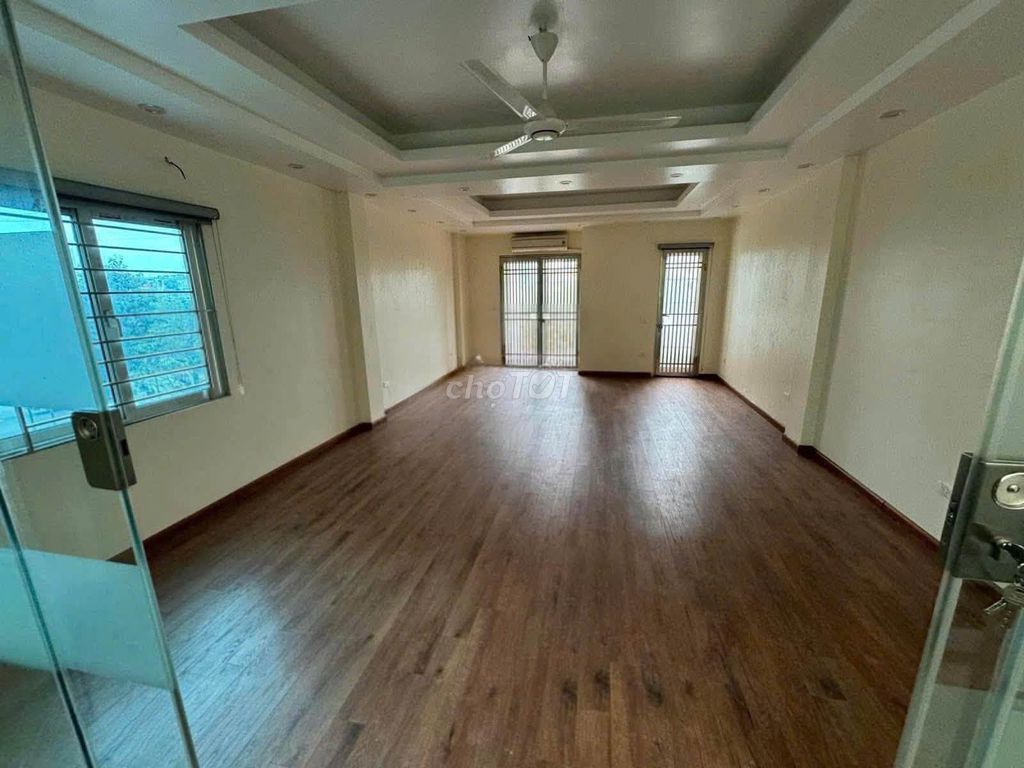 Rent a four-story house in 10 meters of Tố Hữu, Nam Từ Liêm.