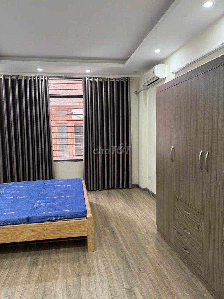 Rent a 30 m2 x 5 story, 3 sleeps closed at Hoàng Mai