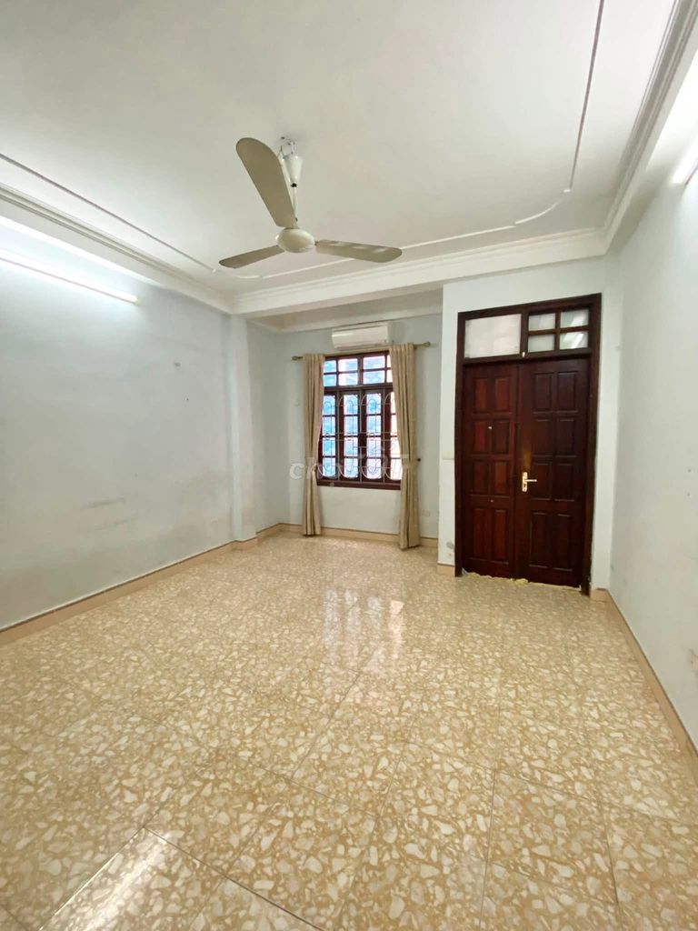 Rent a five-story Hoàng Mai, 3 bedrooms, 10 million a month.