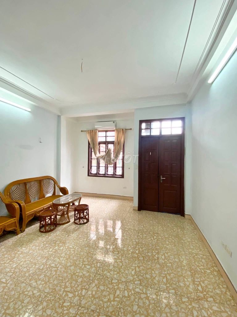 Rent a five-story Hoàng Mai, 3 bedrooms, 10 million a month.
