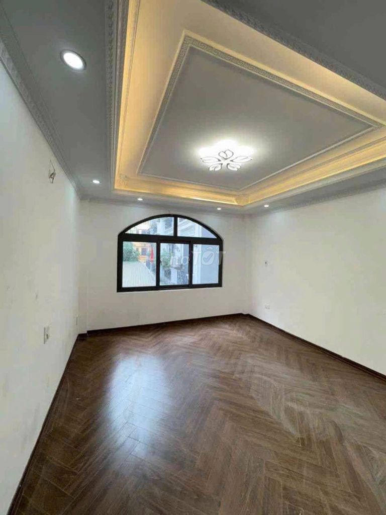 Rent the entire Vĩnh Hưng, parking car, good business.