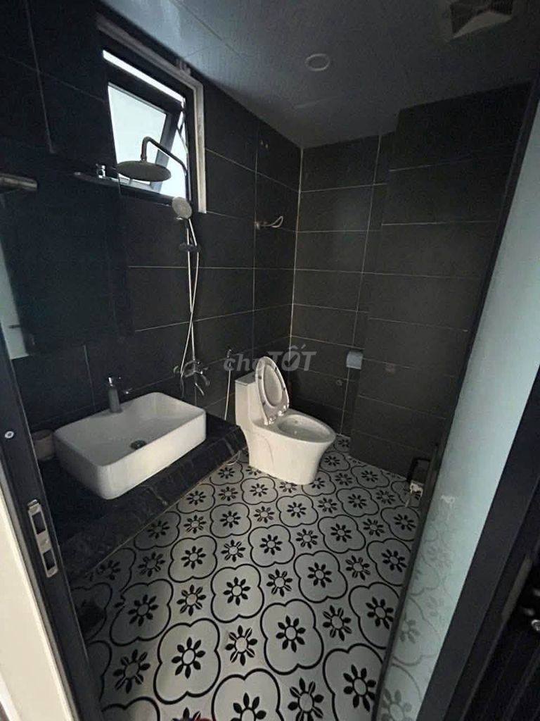 Rent 3 houses to sleep 4 Bạch Đằng toilets, corner, elevator, 16 million.