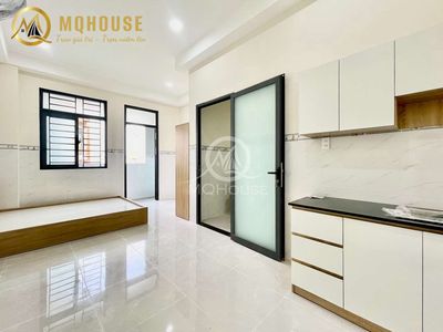 The Studio House, the balcony window, is Âu Cơ Tân Sơn Nhì near the Constitution.