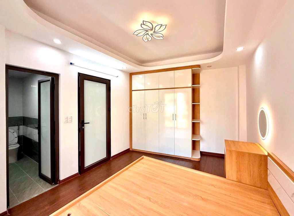 Nguyễn Khoái new house, back door, 12.5 million.