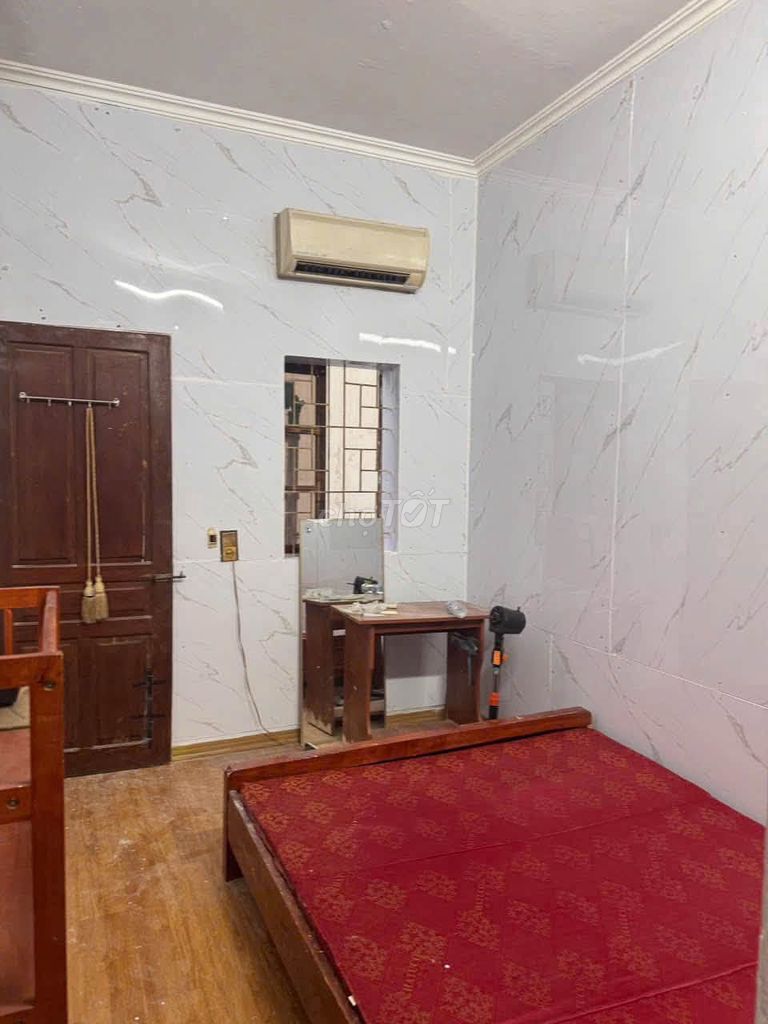 Rent 28 m2 x 4 corner 496 Minh Khai, hbt