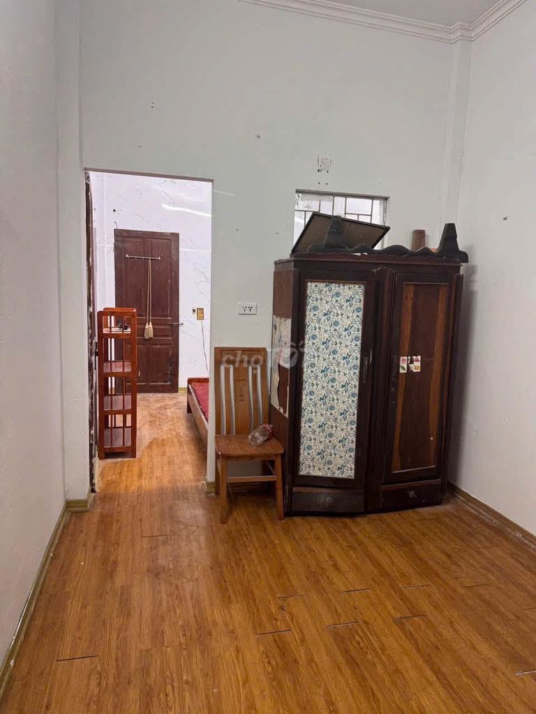 Rent 28 m2 x 4 corner 496 Minh Khai, hbt
