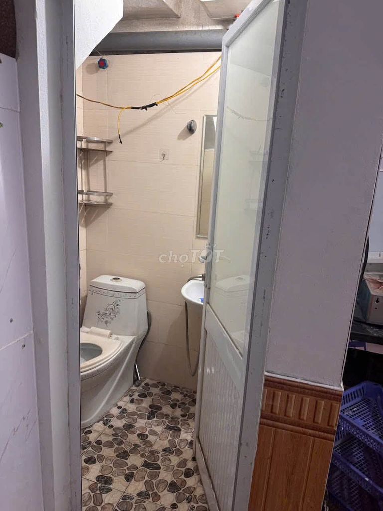 Rent 28 m2 x 4 corner 496 Minh Khai, hbt
