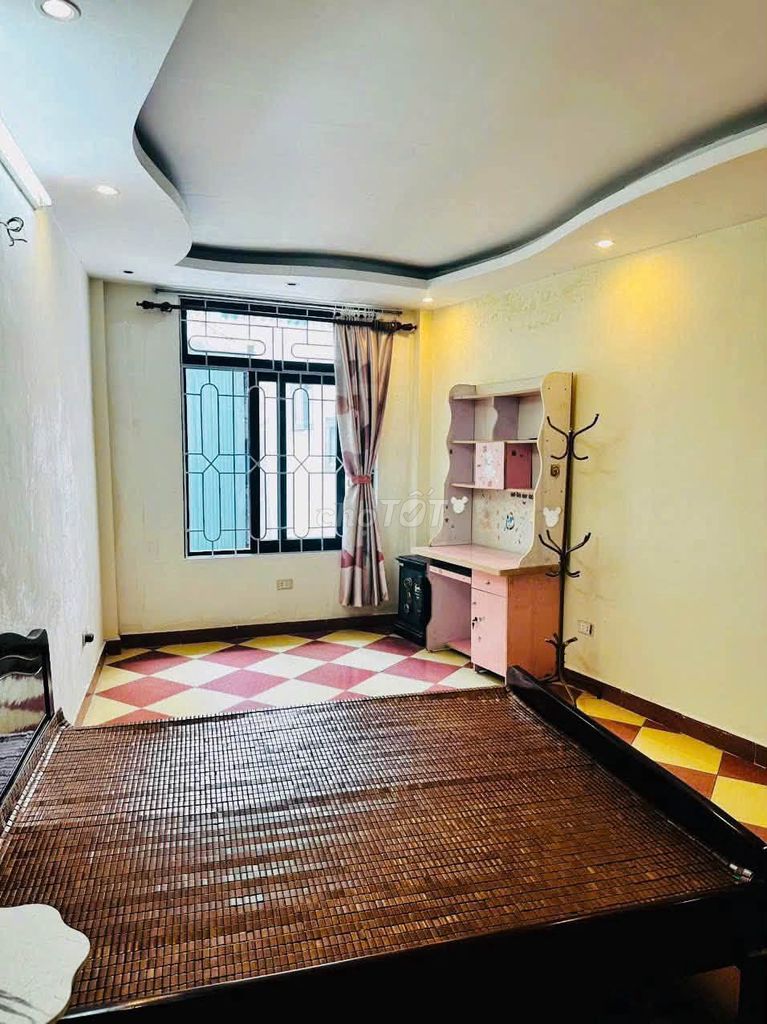 Rent an entire Trần Đại Nghĩa street near Science University.