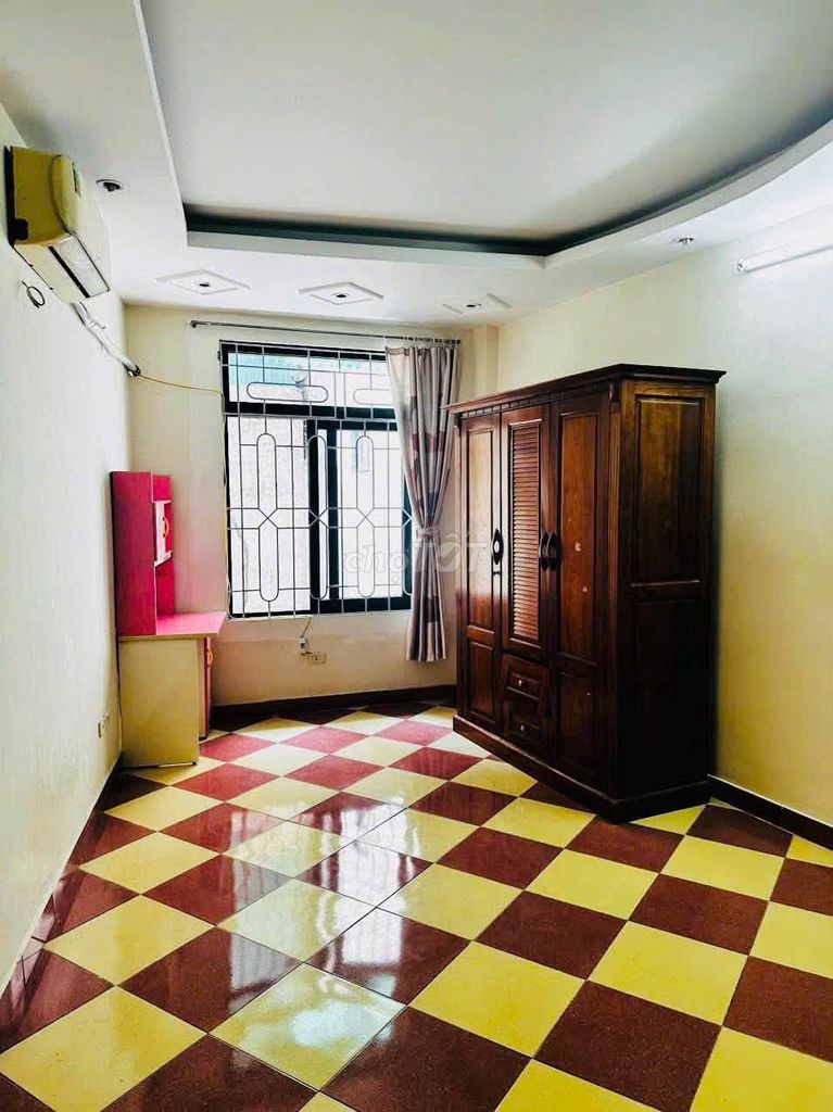 Rent an entire Trần Đại Nghĩa street near Science University.