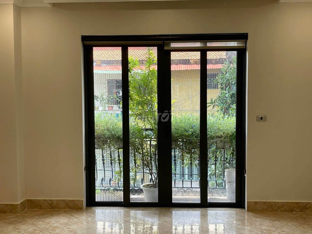 Rent the house next to Vĩnh Tuy with elevators, avoid cars.