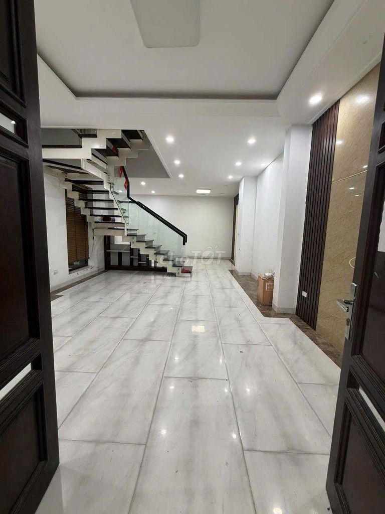 Rent the Vastrel Gardens, Tân Triều, 100 meters2, 4 stories.