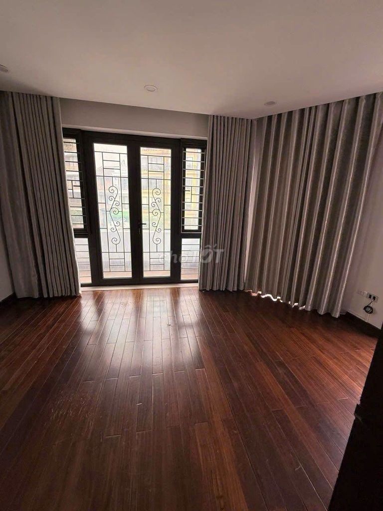 Rent the Vastrel Gardens, Tân Triều, 100 meters2, 4 stories.