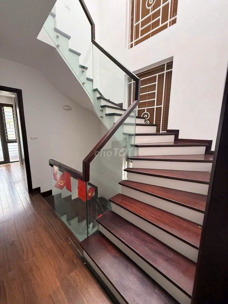 Rent the Vastrel Gardens, Tân Triều, 100 meters2, 4 stories.