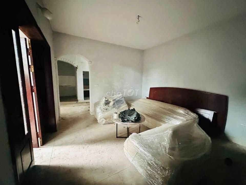 Rent the original courtyard of Wu Temple, 200 meters, 10 million a month