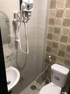 500 k grade in school, high-security rooms, clean toilet kitchens.