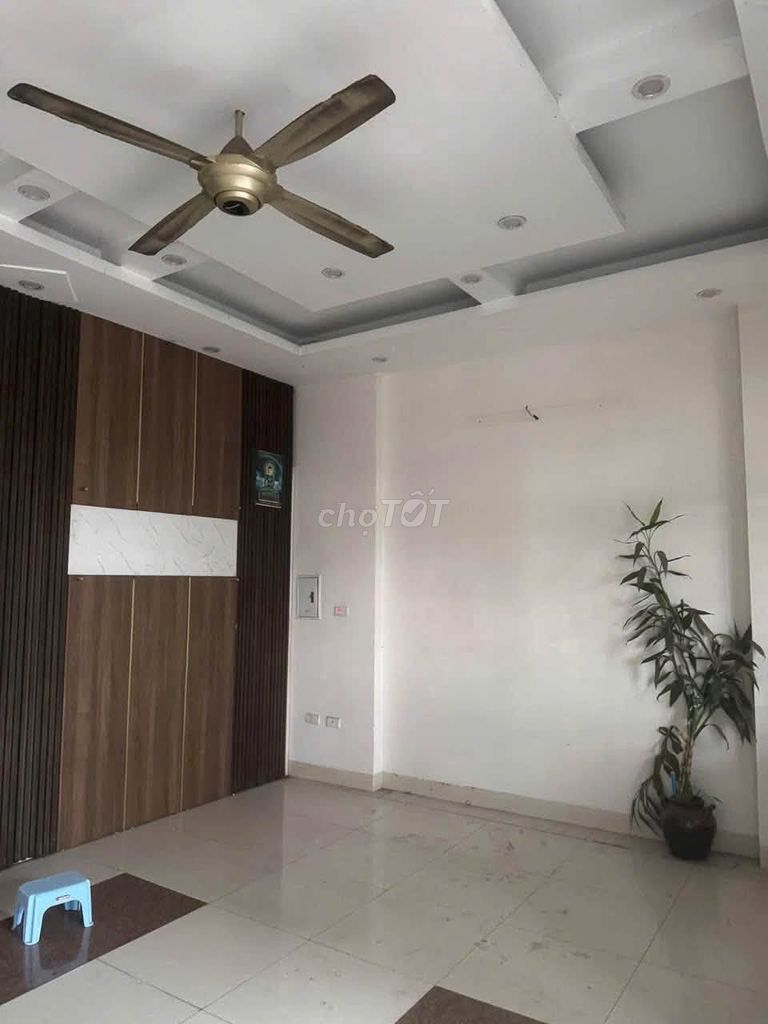 Rent the entire Việt Hưng street, Long Biên, 96 m2 x 4 floors
