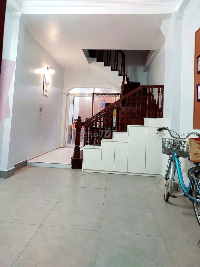 Rent a private house at Chùa Bộc-- Đống Đa--0.40 m2 by 4th floor-- 3 bedrooms.