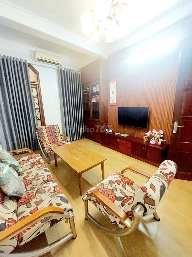 Rent a private house at Chùa Bộc-- Đống Đa--0.40 m2 by 4th floor-- 3 bedrooms.
