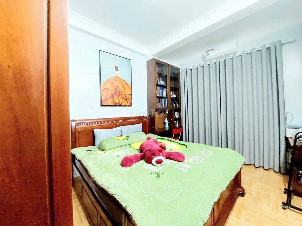 Rent a private house at Chùa Bộc-- Đống Đa--0.40 m2 by 4th floor-- 3 bedrooms.