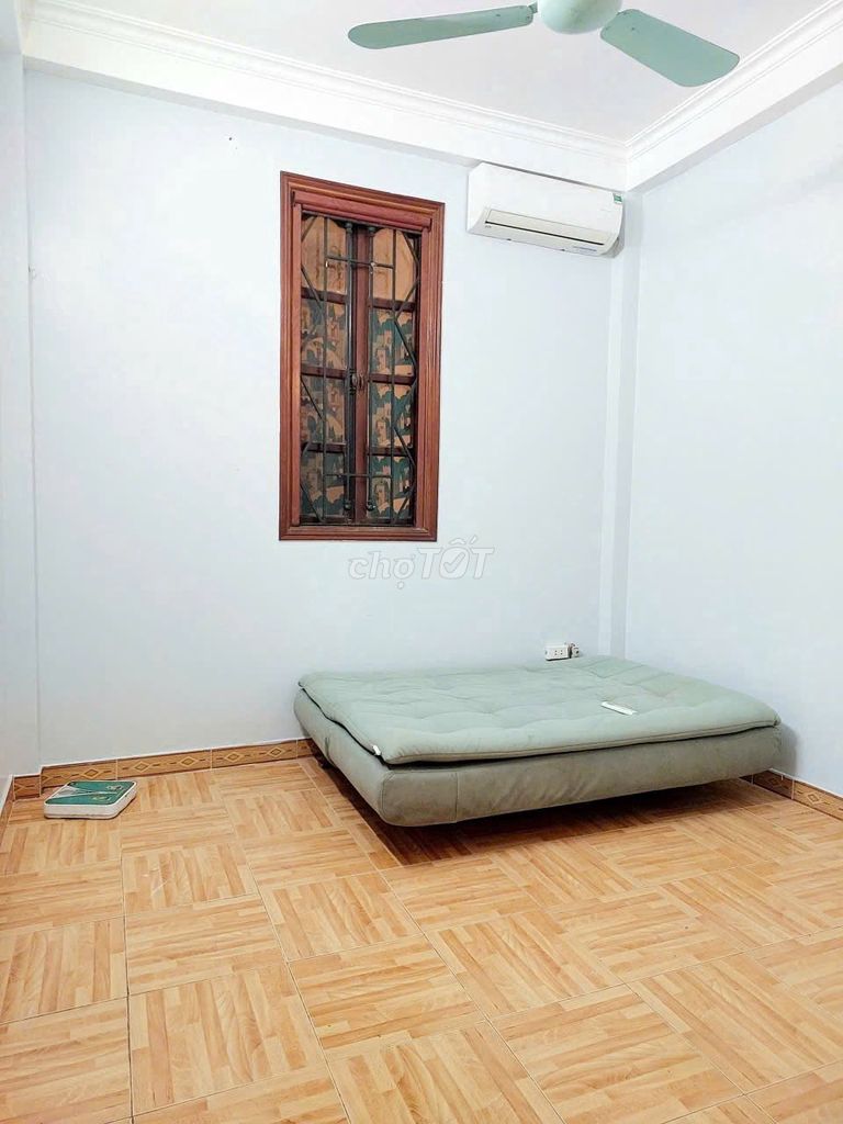 Rent a private house at Chùa Bộc-- Đống Đa--0.40 m2 by 4th floor-- 3 bedrooms.