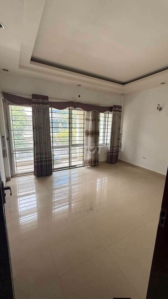 Rent a Văn Phú, 80 meters, 4 stories.