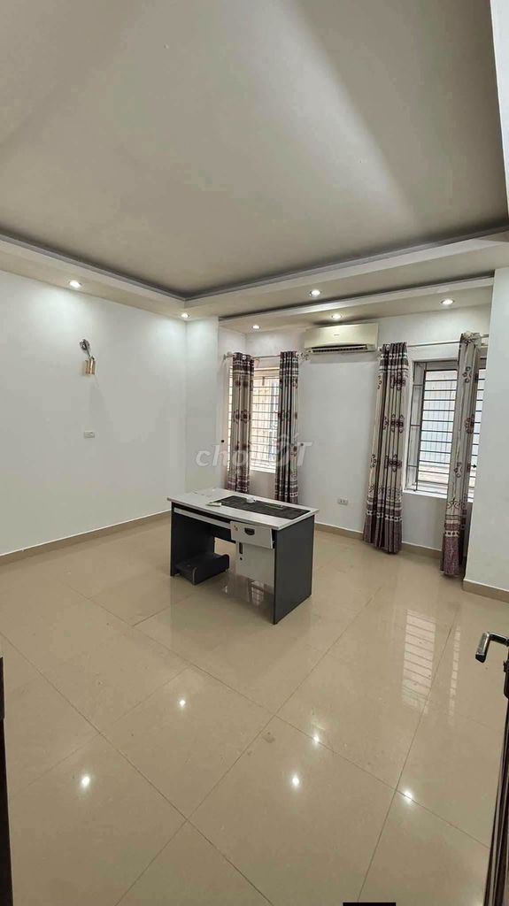 Rent a Văn Phú, 80 meters, 4 stories.