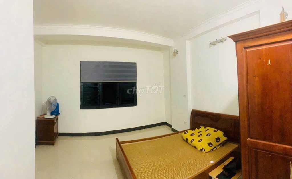 Rent a 35-foot-four-story car shelter at Tây Mỗ