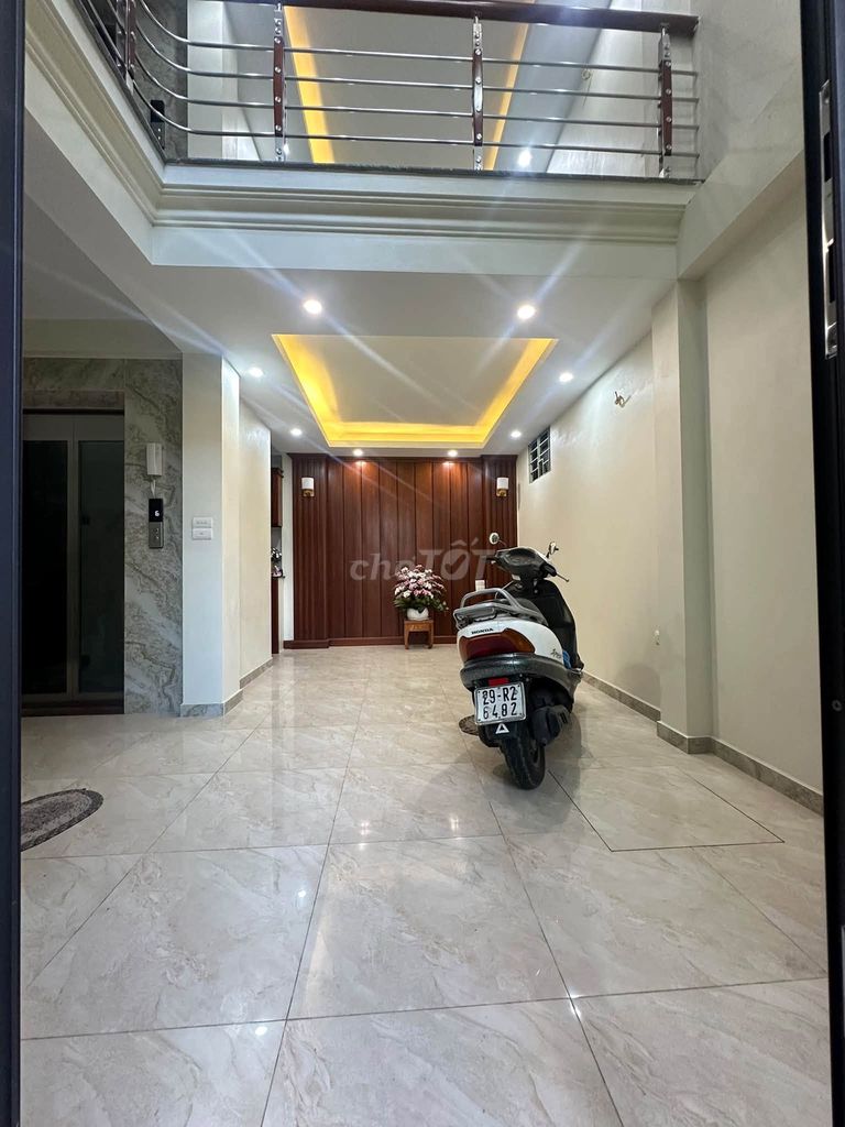 Rent the original six-story apartment with an elevator, Cổ Linh, Long Biên.