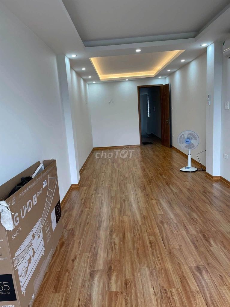 Rent Vũ Tông Phan Street