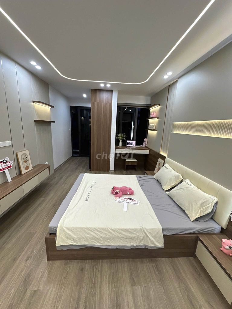 Rent 8 million Nguyễn Hoàng.