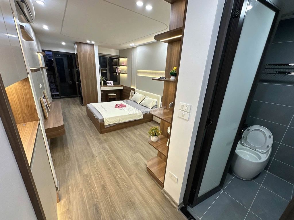 Rent 8 million Nguyễn Hoàng.