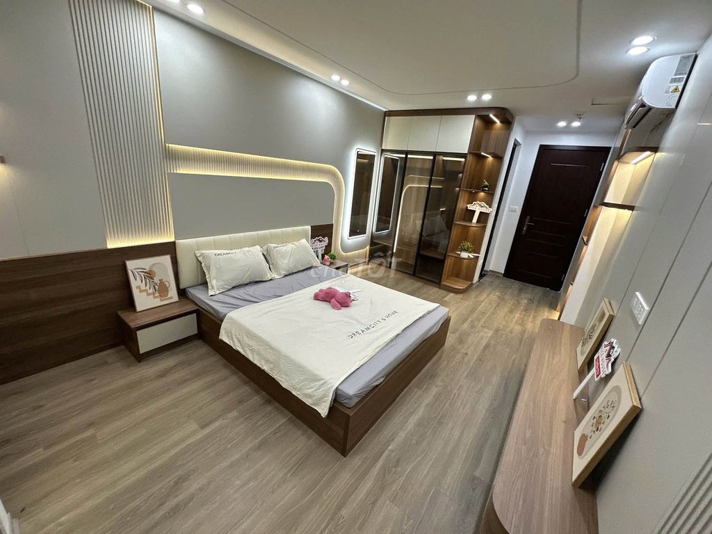 Rent 8 million Nguyễn Hoàng.