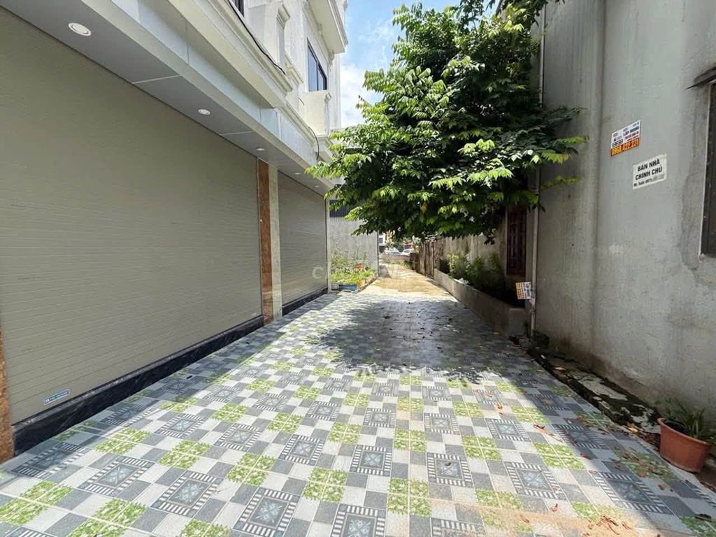 Rent the original apartment with elevators, cars in the house at Cự Khối, Long B.