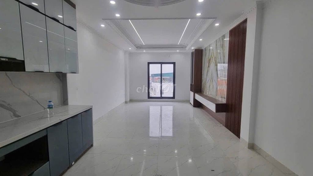 Rent the original apartment with elevators, cars in the house at Cự Khối, Long B.